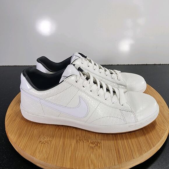 Nike Shoes - Womens Nike Tennis Classic Ultra Low Sz 7 009433 White Leather Athletic Sneakers